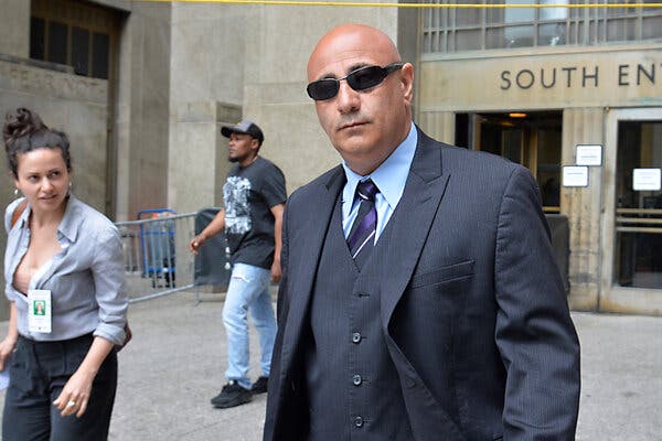 John DiRubba told the F.B.I. that his girlfriend plotted to have him hire a hit man to kill her husband and Mr. DiRubba’s own teenage daughter.